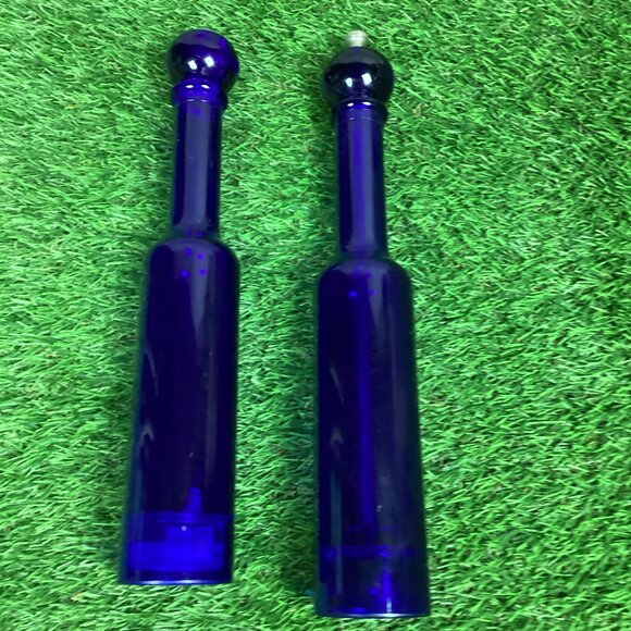 Olde Thompson Blue Salt & Pepper Shaker Set - Picture 4 of 10